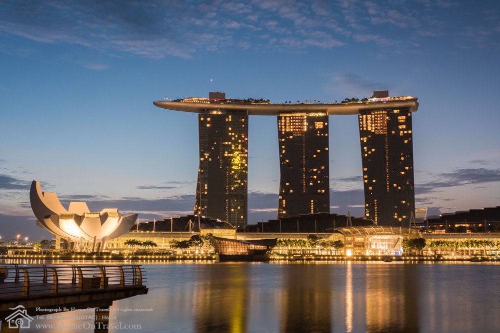 Home On Travel - The Marina Bay Sands hotel and view of Marina Bay in Singapore with amazing cloud in morning.