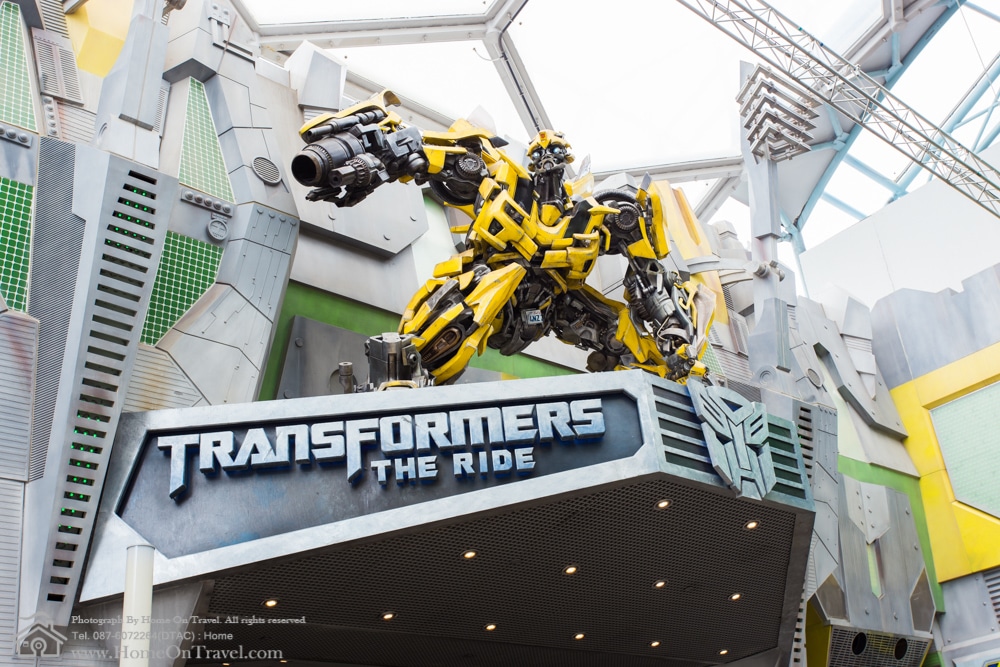 Home On Travel - TRANSFORMERS The Ride: The Ultimate 3D Battle The statue of Autobot robot at Sci-Fi City, Universal Studio, Singapore
