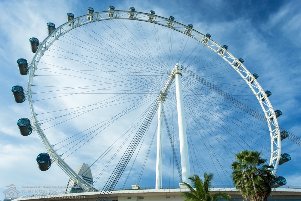 Home On Travel - Singapore Flyer Ferris wheel with blue sky