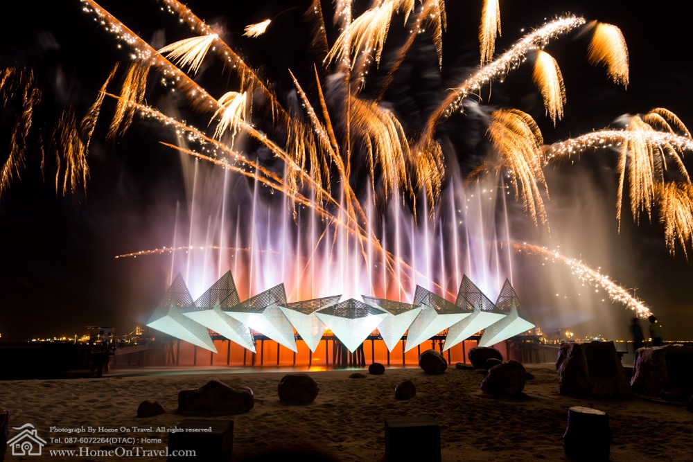 Home On Travel - Laser, light, water and sound show. Wings of time performed on the beach in Sentosa, Singapore.