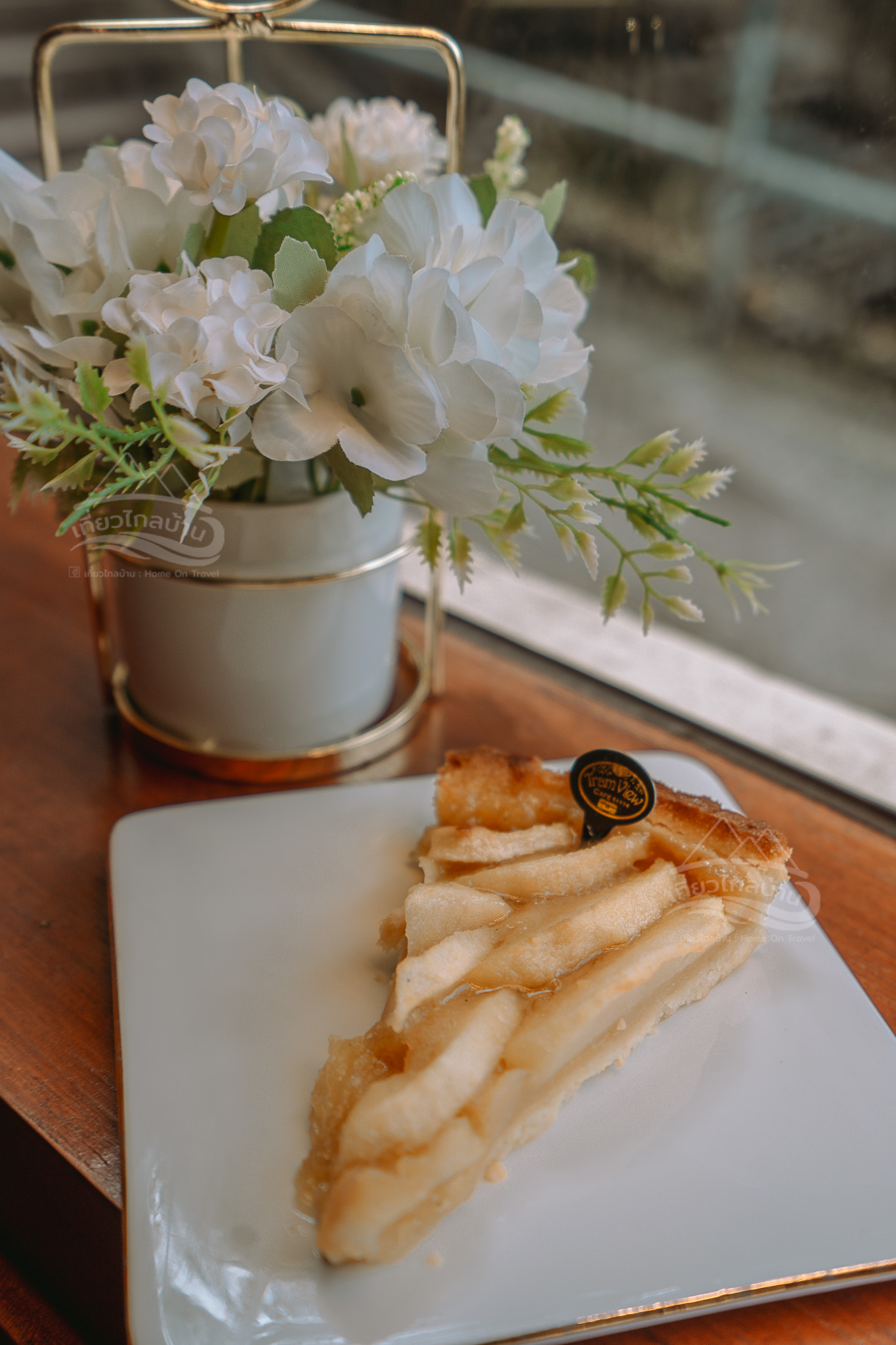tram view cafe